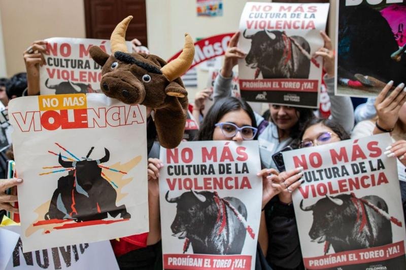 “COLOMBIA ELIMINA TORTURA ANIMAL DISFRAZADA DE CULTURA»