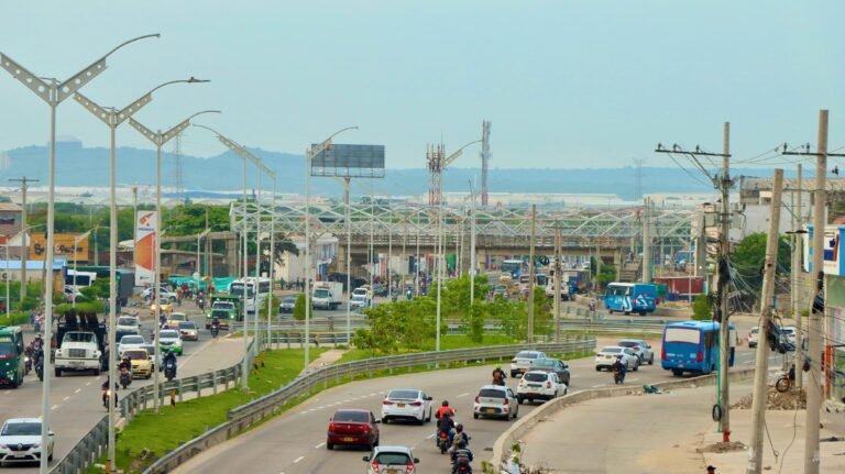 NUEVO PUENTE DE LA CIRCUNVALAR FORTALECE LA SEGURIDAD VIAL Y LE DA TRANQUILIDAD A LA COMUNIDAD.