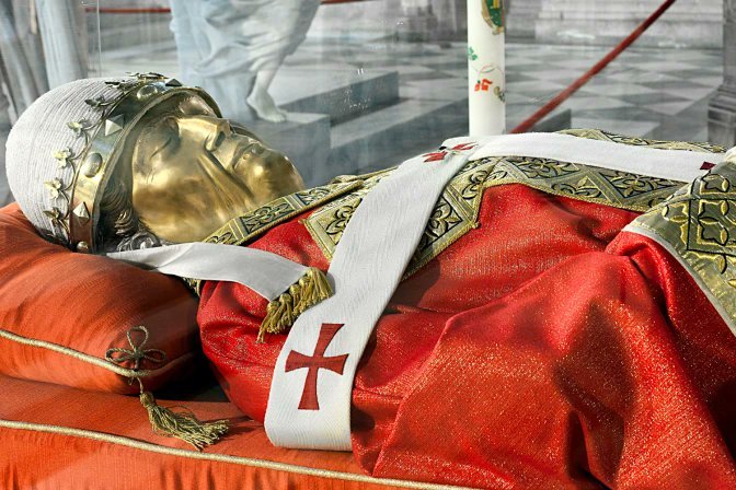 CASÍ TRES AÑOS DURÓ EL CÓNCLAVE MÁS LARGO PARA ELEGIR EL SUCESOR DEL PAPA CLEMENTE IV.