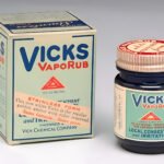 EL REMEDIO QUE NO CURA LA GRIPA O EL RESFRIADO, PERO QUE DA LA SENSACIÓN QUE CURA TODO: ESE ES EL VICKS VAPORUB.