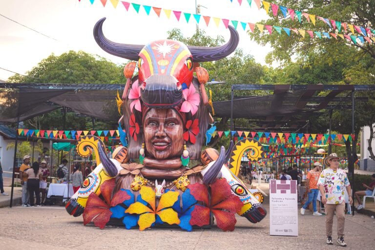 EN GALAPA LA MÁSCARA, EL BEJUCO Y LA DÉCIMA, SE UNEN PARA CELEBRAR Y PRESERVAR LAS TRADICIONES.