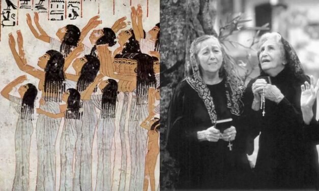 LA TRADICIONAL COSTUMBRE DE VESTIR DE COLOR NEGRO Y BLANCO AL ESTAR DE LUTO.