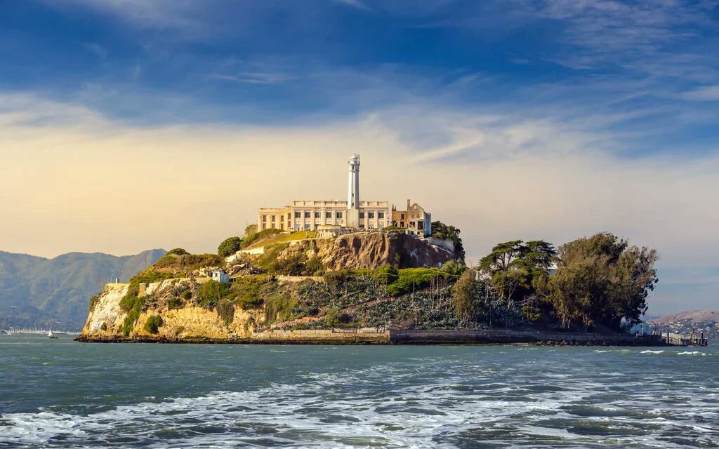ENTRE REJAS Y LEYENDAS: EL OSCURO PASADO DE ALCATRAZ
