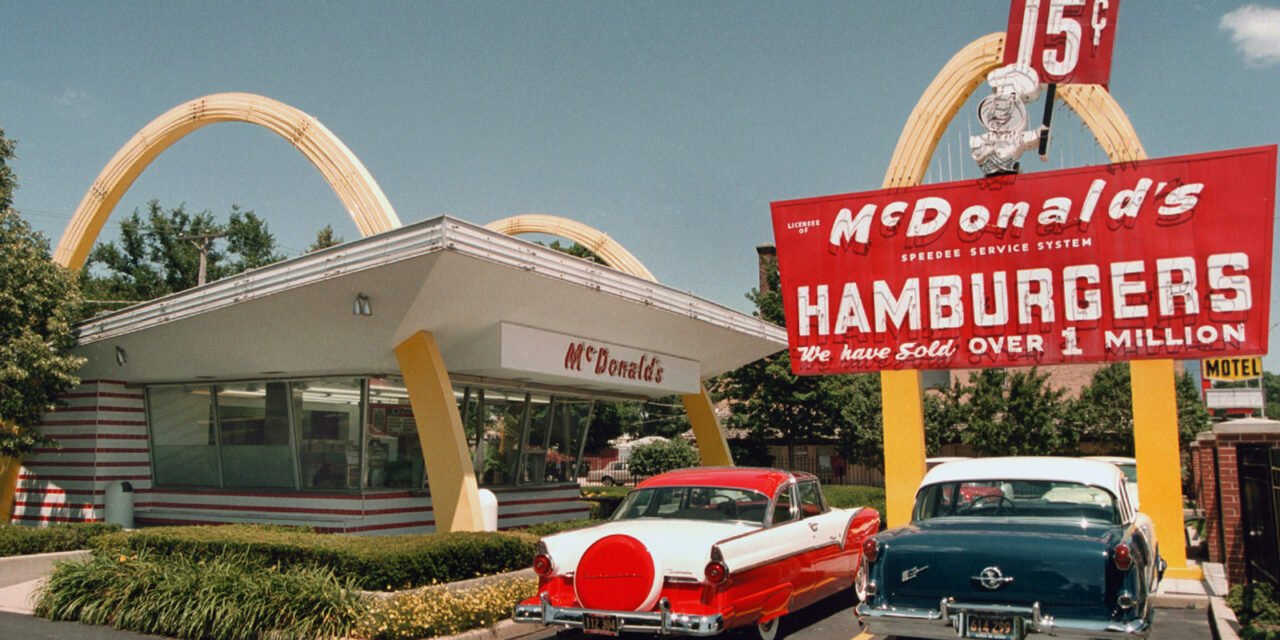 LA VERDADERA RECETA DEL IMPERIO MCDONALD’S NUNCA HA ESTADO EN LA COCINA, SINO EN EL NEGOCIO INMOBILIARIO