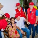 EN EL MES DE LOS NIÑOS, EL GOBERNADOR VERANO LES ENTREGA EN MALAMBO VACUNAS CONTRA EL DENGUE.