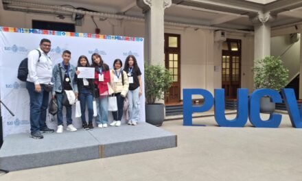 ESTUDIANTES DE BARRANQUILLA LLEVARON A CHILE UN DISPOSITIVO INTELIGENTE QUE PROMUEVE EL RECICLAJE CON INTELIGENCIA ARTIFICIAL